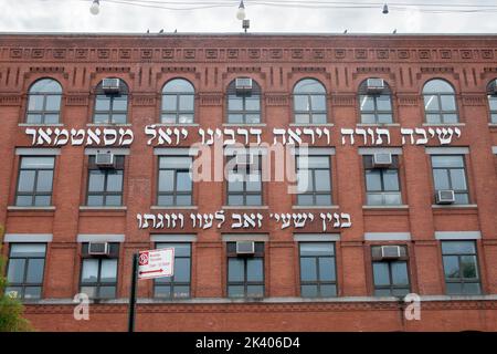 Yeshiva Torah V'Yirah, una grande scuola di grado Satmar a 4 piani a Williamsburg, Brooklyn, New York City Foto Stock
