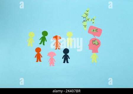 il leader presenta il business plan ai suoi dipendenti, i dipendenti seguono le idee del loro leader e sono pronti a volare in alto con un nuovo Foto Stock