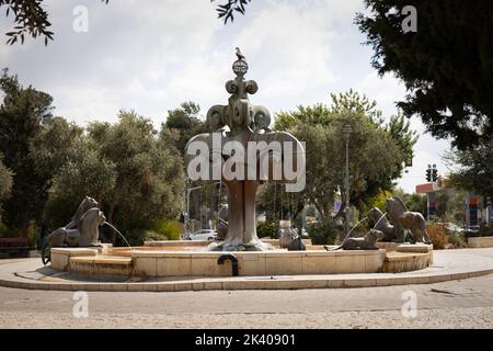 Fontana Lions nel giardino di Bloomfield, Gerusalemme, della scultura tedesca Gernot Rumpf. Foto Stock