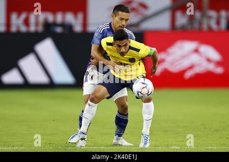 DUSSELDORF - (LR) Yuto Nagatomo del Giappone, Angel Mena dell'Ecuador durante il Japan-Ecuador International friendly Match all'Arena di Dusseldorf il 27 settembre 2022 a Dusseldorf, Germania. ANP | Dutch Height | Maurice van Steen Foto Stock