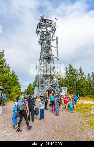 Torre panoramica sulla Cerna Hora nelle montagne giganti Foto Stock