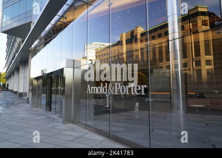 Studio legale Arnold & Porter a Washington DC, Stati Uniti, dove si ritiene che il cittadino americano Anne Sacoolas appaia in videogioco presso un tribunale britannico per affrontare procedimenti penali accusati di aver causato la morte di Harry Dunn a causa di una guida pericolosa, Quando la sua moto si schiantò in un'auto al di fuori della base militare americana RAF Croughton il 27 2019 agosto. Data immagine: Giovedì 29 settembre 2022. Foto Stock