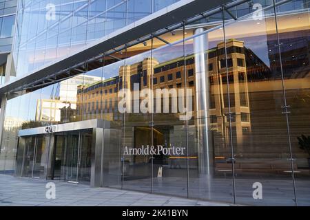 Studio legale Arnold & Porter a Washington DC, Stati Uniti, dove si ritiene che il cittadino americano Anne Sacoolas appaia in videogioco presso un tribunale britannico per affrontare procedimenti penali accusati di aver causato la morte di Harry Dunn a causa di una guida pericolosa, Quando la sua moto si schiantò in un'auto al di fuori della base militare americana RAF Croughton il 27 2019 agosto. Data immagine: Giovedì 29 settembre 2022. Foto Stock