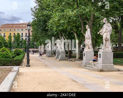 Spagna, Madrid. Statue dei Re di Castiglia, Plaza de Oriente. Foto Stock