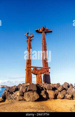 Erjos-en Jostailuak monumento nella città di villeggiatura chiamata Costa Teguise, Lanzarote, Isole Canarie, Spagna Foto Stock