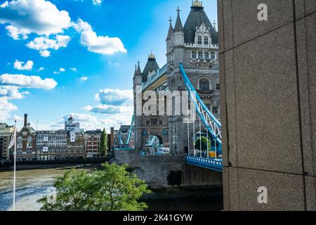 Londra, Inghilterra, Regno Unito - 24 agosto 2022 : Vista del Tower Bridge sul Tamigi Foto Stock