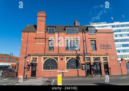 Il pub Rose Villa Tavern attualmente chiuso nel Jewellery Quarter di Hockley, Birmingham, Regno Unito Foto Stock