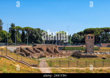 Area archeologica del Circo massimo, antiche rovine dello stadio e Torre medievale di Moletta nella città di Roma Foto Stock