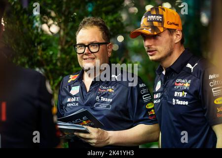 CARR Alan, nel paddock con VERSTAPPEN Max (Ned), Red Bull Racing RB18, in occasione del Gran Premio di Singapore della Formula 1 Singapore Airlines 2022, 17th° round del Campionato del mondo FIA di Formula uno 2022 dal 30 settembre al 02 ottobre 2022 sul circuito di Marina Bay Street, A Singapore - Foto Florent Gooden / DPPI Foto Stock