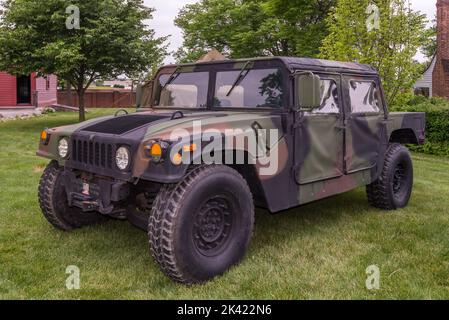 DEARBORN, MI/USA - 15 GIUGNO 2019: Un AM militare generale HMMWV (Humvee, High Mobility Multi-Purpose Wheeled Vehicle) camion, il motore Henry Ford (THF) Foto Stock