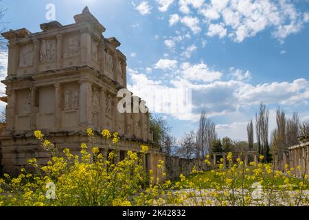 Maschera greca scolpita recuperata dalle rovine del teatro di Afrodisias antica città Aydin, Turchia Foto Stock