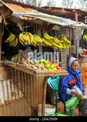Negozio di cibo in Village Market, Tanzania, Africa orientale Foto Stock