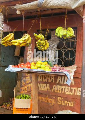 Negozio di cibo in Village Market, Tanzania, Africa orientale Foto Stock