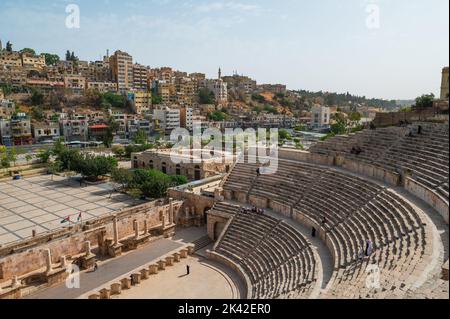 Amman, Giordania - 3 maggio 2022: Antico teatro romano nel centro di Amman nel centro storico della capitale giordana in Medio Oriente Foto Stock