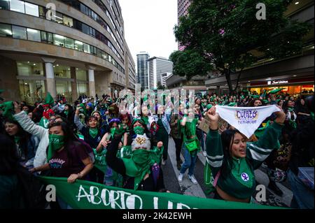 I manifestanti portano bandiere e cartelli a favore della scelta durante la Giornata internazionale per la commemorazione del commercio schiavo e le manifestazioni per la sua abolizione Foto Stock