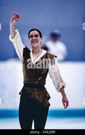 Katarina Witt (GER) in gara nel programma Short di pattinaggio femminile ai Giochi Olimpici invernali del 1994. Foto Stock