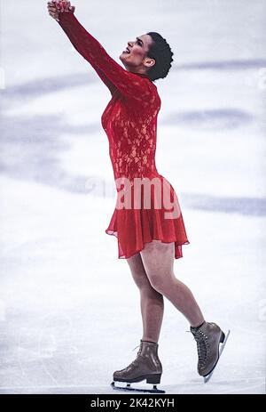 Katarina Witt (GER) in gara nella Ladies Figure Skating Free Skate ai Giochi Olimpici invernali del 1994. Foto Stock