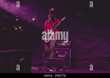 Il rapper e cantante americano Iann Dior suona dal vivo al Mediolanum Forum di Milano come atto di apertura per Machine Gun Kelly. Credits: Maria Laura Arturi Foto Stock