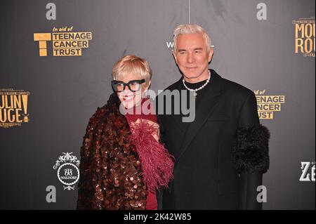 Londra, UK, 29/09/2022, Catherine Martin e Baz Luhrmann Arriver al Moulin Rouge! Il gala musicale in aiuto del Teenage Cancer Trust al Piccadilly Theatre, Londra, Regno Unito. Giovedì 29 settembre Foto Stock