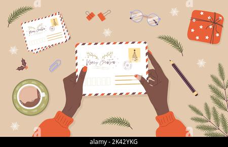 Mano femmina che tiene la busta. Donna africana che fa un biglietto di auguri fatto a mano. Invio o ricezione di una cartolina di Natale. Vista dall'alto. Illustrazione vettoriale nella Illustrazione Vettoriale
