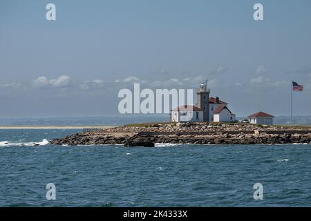 Guarda il faro di Hill situato a Westerly, RI Foto Stock