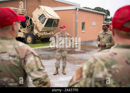 Jacksonville, Florida, Stati Uniti. 29th Set, 2022. Il 202nd cavallo ROSSO Squadron preparano e partono da 3-265 ADA Regiment, National Guard Armory, Bradenton, Florida in risposta all'uragano Ian, 29 settembre 2022. Credit: US National Guard/ZUMA Press Wire Service/ZUMAPRESS.com/Alamy Live News Foto Stock