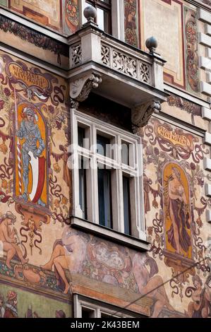 La casa di Wiehl rinascimentale italiana dipinta in sgraffito neorinascimentale a Praga, Repubblica Ceca. Foto Stock