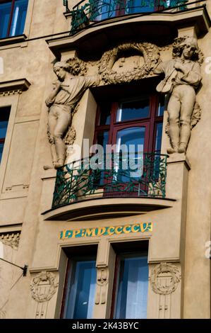 Edificio Art Nouveau Hlahol su Masarykovo Nábr nel quartiere di Praga città nuova o Nové Mesto, Repubblica Ceca. Foto Stock