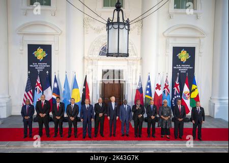 (L-R) Presidente della Nuova Caledonia Louis Mapou, primo Ministro del Regno di Tonga Siaosi Sovaleni, Presidente della Repubblica di Palau Surangel S. Whipps, Jr., primo Ministro di Tuvalu Kausea Natano, Presidente degli Stati Federati di Micronesia David W. Panuelo, Primo Ministro della Repubblica delle Figi Josaia Voreqe Bainimarama, Presidente degli Stati Uniti Joe Biden, primo Ministro delle Isole Salomone Manasseh Sogavare, primo Ministro dello Stato indipendente di Papua Nuova Guinea James Marape, Presidente della Repubblica delle Isole Marshall David Kabua, Primo Ministro degli Independ Foto Stock