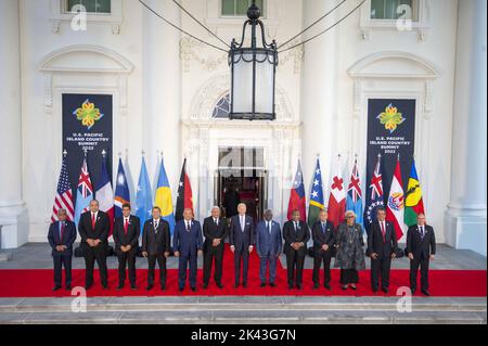 (L-R) Presidente della Nuova Caledonia Louis Mapou, primo Ministro del Regno di Tonga Siaosi Sovaleni, Presidente della Repubblica di Palau Surangel S. Whipps, Jr., primo Ministro di Tuvalu Kausea Natano, Presidente degli Stati Federati di Micronesia David W. Panuelo, Primo Ministro della Repubblica delle Figi Josaia Voreqe Bainimarama, Presidente degli Stati Uniti Joe Biden, primo Ministro delle Isole Salomone Manasseh Sogavare, primo Ministro dello Stato indipendente di Papua Nuova Guinea James Marape, Presidente della Repubblica delle Isole Marshall David Kabua, Primo Ministro degli Independ Foto Stock