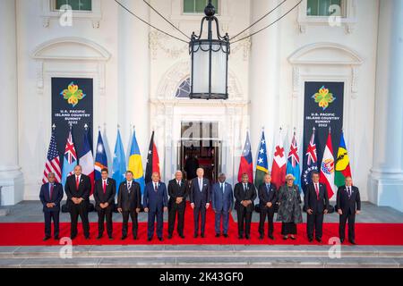 (L-R) Presidente della Nuova Caledonia Louis Mapou, primo Ministro del Regno di Tonga Siaosi Sovaleni, Presidente della Repubblica di Palau Surangel S. Whipps, Jr., primo Ministro di Tuvalu Kausea Natano, Presidente degli Stati Federati di Micronesia David W. Panuelo, Primo Ministro della Repubblica delle Figi Josaia Voreqe Bainimarama, Presidente degli Stati Uniti Joe Biden, primo Ministro delle Isole Salomone Manasseh Sogavare, primo Ministro dello Stato indipendente di Papua Nuova Guinea James Marape, Presidente della Repubblica delle Isole Marshall David Kabua, Primo Ministro degli Independ Foto Stock