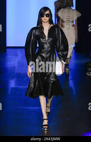 Parigi, Francia. 29/09/2022, pista CHLOÃ SS23 durante la settimana della moda di Parigi il 2022 settembre - Parigi, Francia. 29/09/2022 Foto Stock