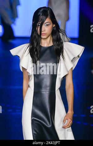 Parigi, Francia. 29/09/2022, pista CHLOÃ SS23 durante la settimana della moda di Parigi il 2022 settembre - Parigi, Francia. 29/09/2022 Foto Stock