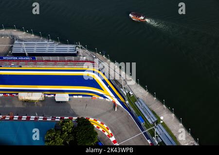 Preparativi in pista in vista del Gran Premio di Singapore F1 2022 a Marina Bay Foto Stock