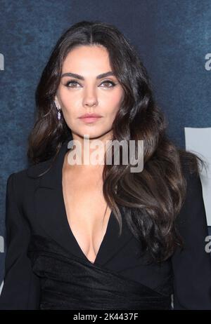 New York, NY, Stati Uniti. 29th Set, 2022. Mila Kunis alla prima Girl Alive di Netflix il 29 settembre 2022 al Paris Theater di New York. Credit: Erik Nielsen/Media Punch/Alamy Live News Foto Stock