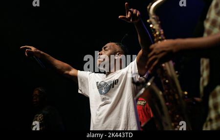 Il rapper Coolio, vincitore del Grammy Award, si esibisce lunedì 5 ottobre 2009 presso il club 527 Main di Murfreesboro, Rutherford County, Tennessee, USA. Nato Artis Leon Ivey Jr., Coolio è forse meglio conosciuto per i suoi successi di metà 1990s 'Gangstaa's Paradise' e 'Fantastic Voyage', vincendo il Grammy 1996 per il miglior Rap solo Performance e il MTV Video Music Award 1996 per 'Gangstaa's Paradise' e incoronato artista preferito Rap/Hip-Hop ai 1996 American Music Awards. (Apex MediaWire Foto di Billy Suratt) Foto Stock