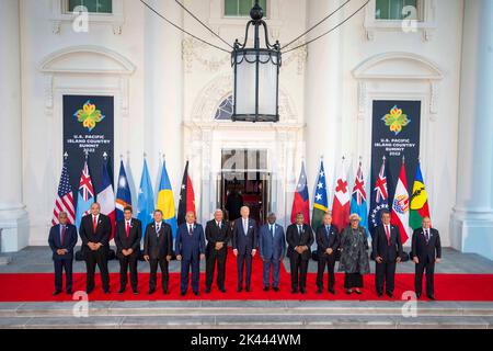 Da sinistra a destra: Presidente della Nuova Caledonia Louis Mapou, primo Ministro del Regno di Tonga Siaosi Sovaleni, Presidente della Repubblica di Palau Surangel S. Whipps, Jr., primo Ministro di Tuvalu Kausea Natano, Presidente degli Stati Federati di Micronesia David W. Panuelo, Primo Ministro della Repubblica delle Figi Josaia Voreqe Bainimarama, Presidente degli Stati Uniti Joe Biden, primo Ministro delle Isole Salomone Manasseh Sogavare, primo Ministro dello Stato indipendente di Papua Nuova Guinea James Marape, Presidente della Repubblica delle Isole Marshall David Kabua, primo Ministro o Foto Stock