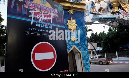 Let's Glow Together Night Parade evento sulla Beach Road a Pattaya Thailandia Foto Stock