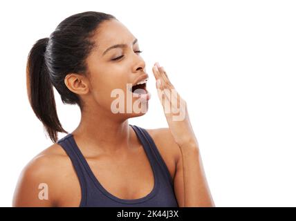 Le ceneri così esauste dopo quell'allenamento. Una giovane donna stanca che urla dopo un allenamento faticoso. Foto Stock