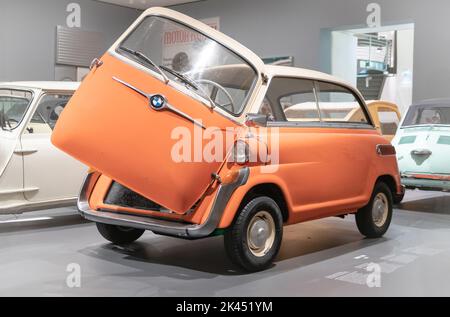 BILBAO, SPAGNA-10 SETTEMBRE 2022: 1957 BMW 600 (ISETTA) Foto Stock