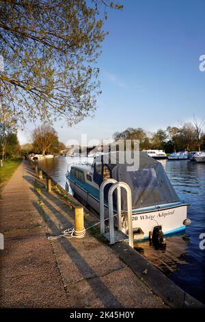 domenica tarda sera beccles quay beccles suffolk inghilterra Foto Stock