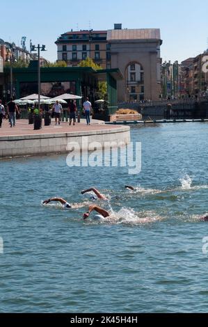 Italia, Lombardia, Milano, Naviglio Darsena, Grand fondo del Naviglio, gara di nuoto Foto Stock