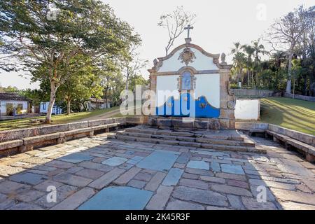 Strade della famosa città storica Tiradentes, Minas Gerais, Brasile - chafariz de sao jose Foto Stock