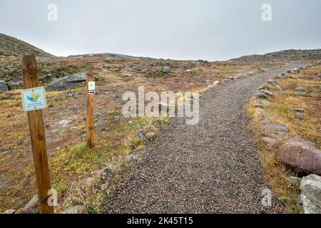 Iqaluit, Nunavut, Canada – 02 settembre 2022: Sentiero trans Canada nel Parco Territoriale di Sylvia Grinnell sull'isola di Baffin Foto Stock