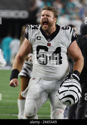 Cincinnati, Stati Uniti. 29th Set, 2022. Cincinnati Bengals Ted Karras (64) reagisce dopo aver sconfitto i Miami Dolphins al Paycor Stadium, giovedì 29 settembre 2022 a Cincinnati, Ohio. Foto di John Sommers II/UPI Credit: UPI/Alamy Live News Foto Stock