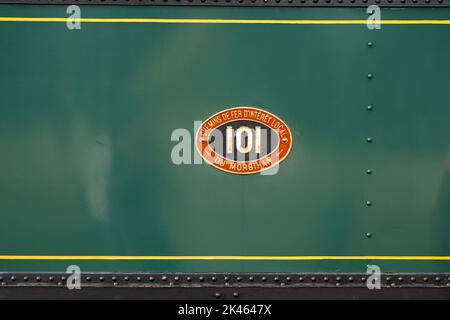 Targhe attaccate ad un treno a vapore. Foto Stock