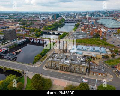 Vista aerea del fiume Clyde e dello skyline di Glasgow, Scozia, Regno Unito Foto Stock