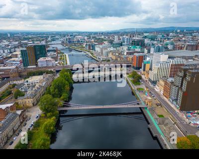 Vista aerea del fiume Clyde e dello skyline di Glasgow, Scozia, Regno Unito Foto Stock