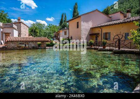 Rasiglia. Piccolo villaggio delle sorgenti. Umbria Foto Stock