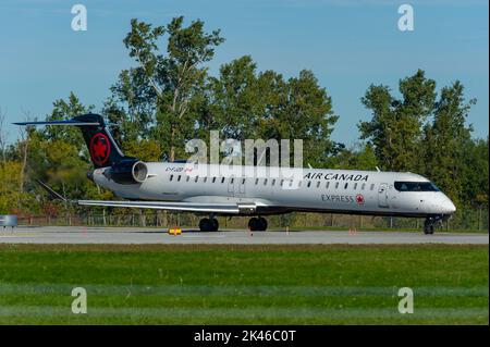 Air Canada Jazz Airlines all'aeroporto McDonald Cartier di Ottawa, Ontario, Canada Foto Stock